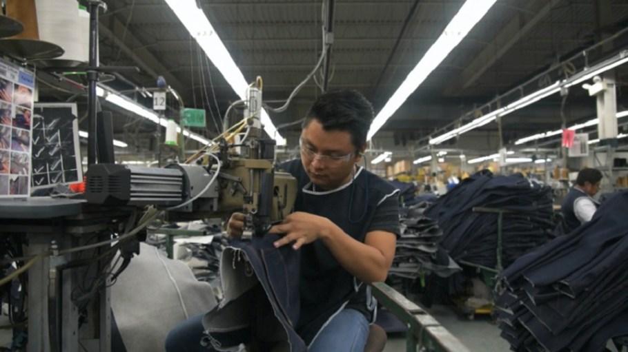 It was a tough quarter for Wrangler and Lee parent Kontoor Brands, weighed down by U.S. retail woes and global distribution problems.