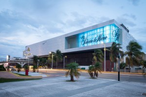 The striking blue exterior of Palacio de Hierro Veracruz. Dramatic exteriors are a Palacio signature.