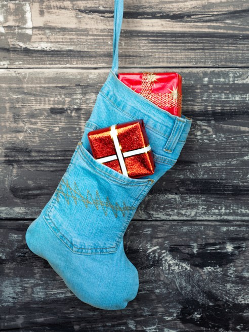 From notebooks and watches to headbands, bow ties and scrunchies, we've rounded up the best denim-themed stocking stuffers for denim lovers.
