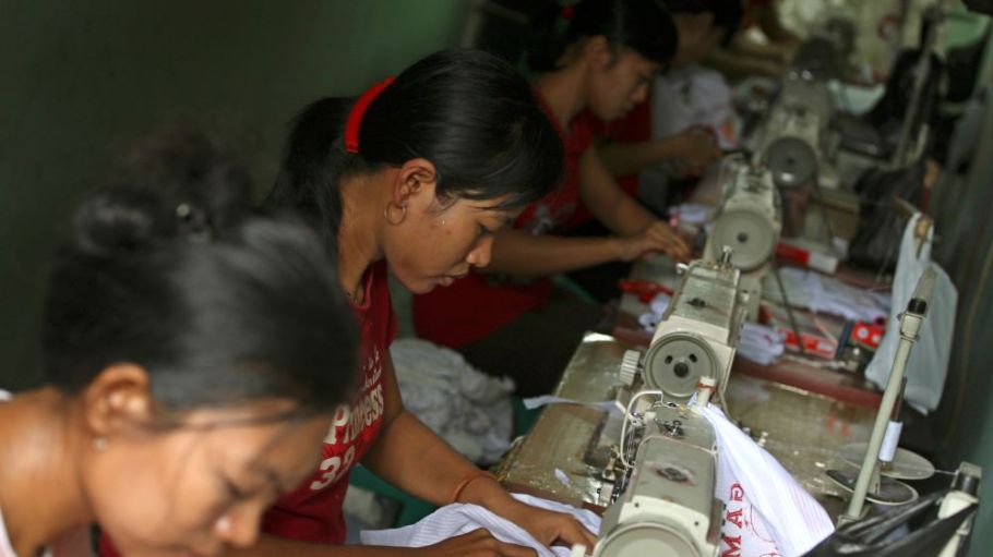 The parent company of an Indonesian supplier to Nike has awarded $4.5 billion to 2,000 workers who lost their jobs after the factory closed.