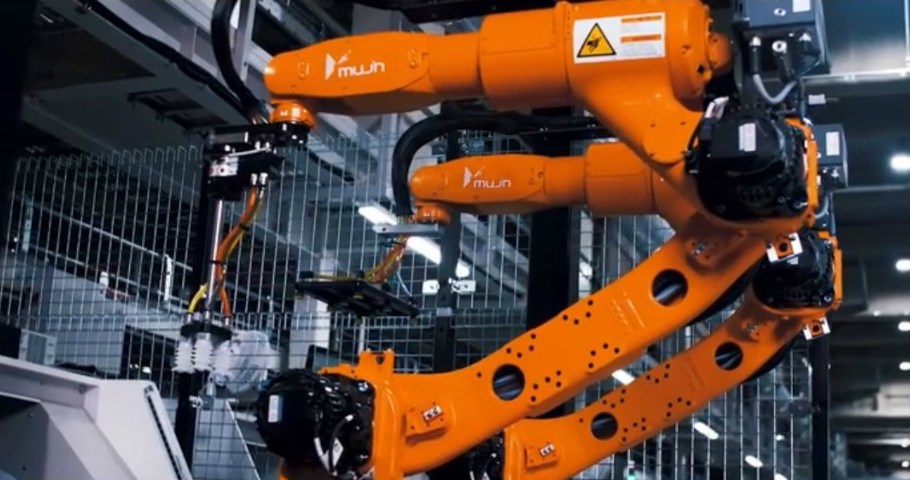Uniqlo parent Fast Retailing has partnered with robotics companies Mujin and Exotec solutions on new warehouse robots that fold T-shirts.