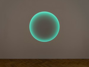 James Turrell, Aquarius, Medium Circle Glass, 2019, L.E.D. light, etched glass and shallow space, 56-inch diameter, Runtime: 2 hours 30 minutes, INSTALLATION, No. 71800, Alt # KGC.1921P, format of photography: digital, name of photographer: Damian Griffiths, date of photography: 29/09/2019