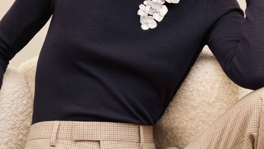 The Nuage de Fleurs Question Mark necklace.
