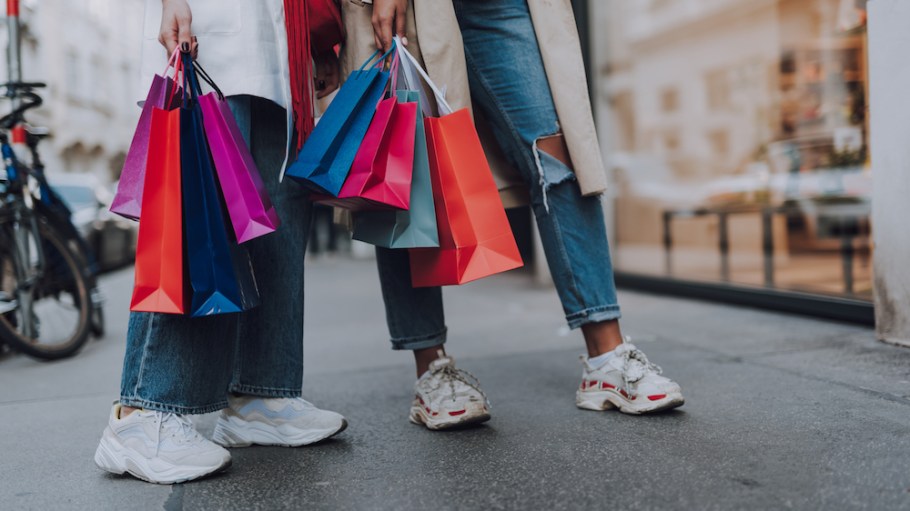 Denim shoppers want brick and mortar, black jeans and ethical fashion design, according to this week’s denim reads.