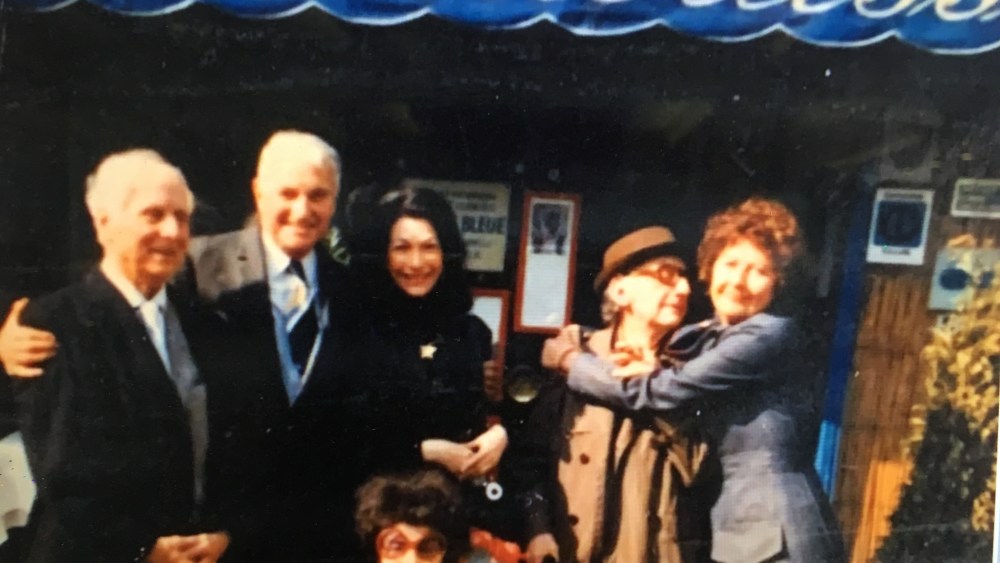 Surrealists' Insider 'Roz' Jacobs Lived in Art and Fashion