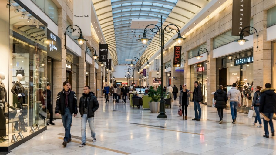 Traffic data for U.S. retail sales suggests a possible slowdown in consumer spending, and more sales in January could hurt margins.