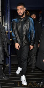Drake seen at Tramp nightclub, Mayfair

Pictured: Drake
Ref: SPL5079359 120419 NON-EXCLUSIVE
Picture by: PALACE LEE / SplashNews.com

Splash News and Pictures
USA: +1 310-525-5808
London: +44 (0)20 8126 1009
Berlin: +49 175 3764 166
photodesk@splashnews.com

World Rights