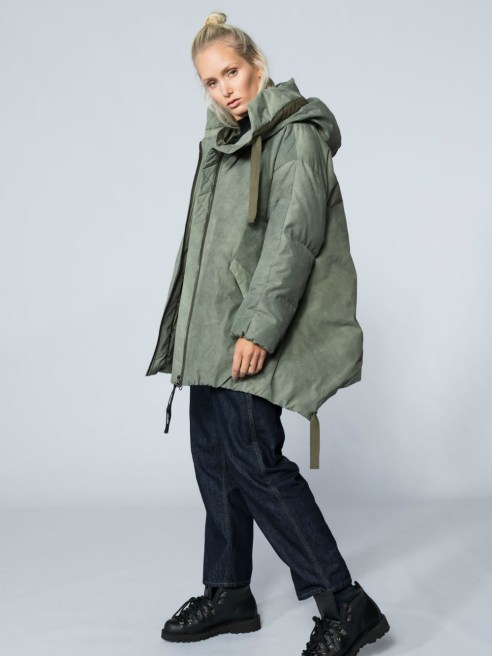 A long down parka style from Holden's AW20 line. Founders Scott Zergebel and Mikey LeBlanc imbued the outdoor apparel brand with a focus on fashion, performance and sustainability.