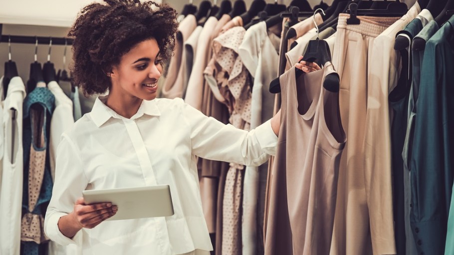 U.S. retail sales increased 4 percent in January to $463.27 billion compared to a year earlier and were up 0.1 percent year-over-year.