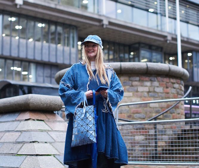 Kelly Harrington at London Fashion Week. With windy rain putting a damper on London Fashion Week, the street style set chose classic blue jeans to get them through long days.