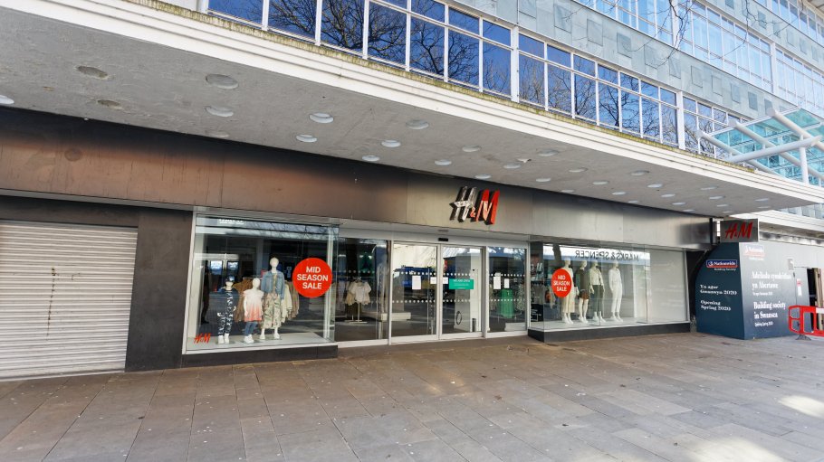 The closed H&M store in the city centre of Swansea Coronavirus outbreak, Swansea, Wales, UK - 25 Mar 2020