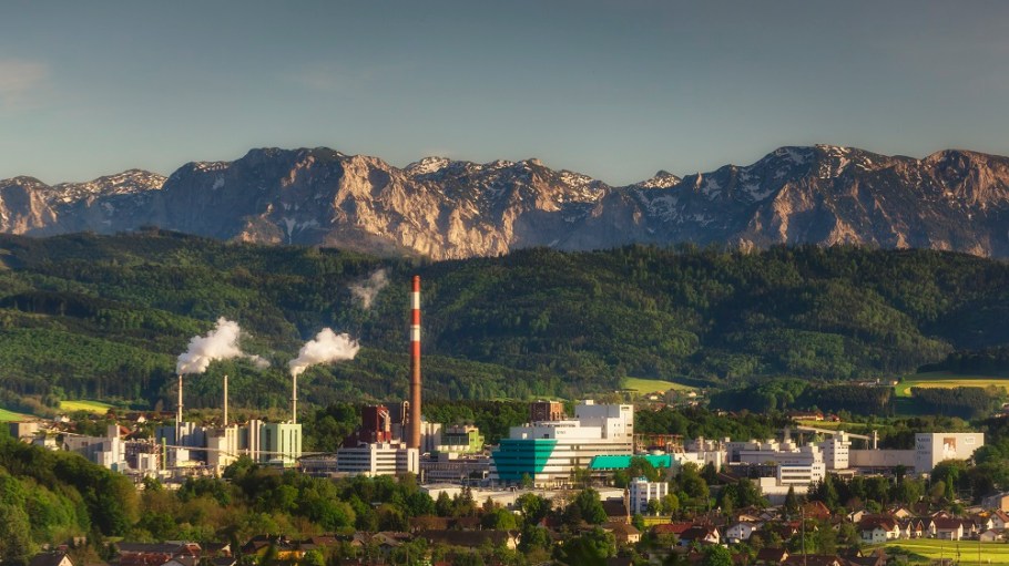 Lenzing continues to invest in capacity expansion of specialty fibers–a standout in an otherwise challenging environment for textiles.