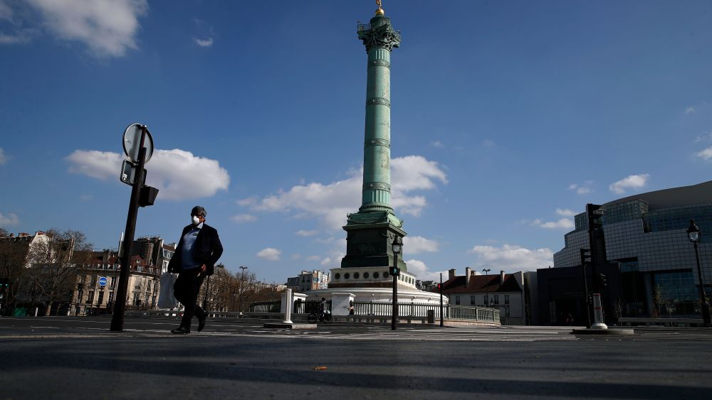 Man wearing a face mask in Paris during Coronavirus Outbreak