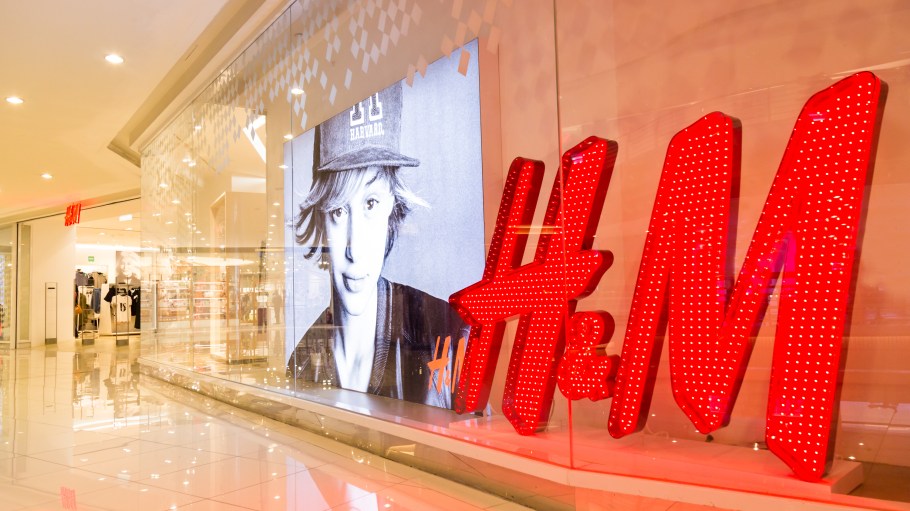 Hennes and Mauritz promotes sustainability in its own supply chain and others, forming the Pathways Coalition with E.on, Scania and Siemens.