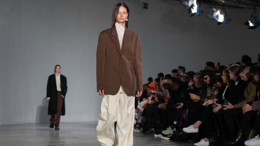 Men's wear brand Wooyoungmi presented its first men's and women's collection at Paris Fashion Week in January 2020.