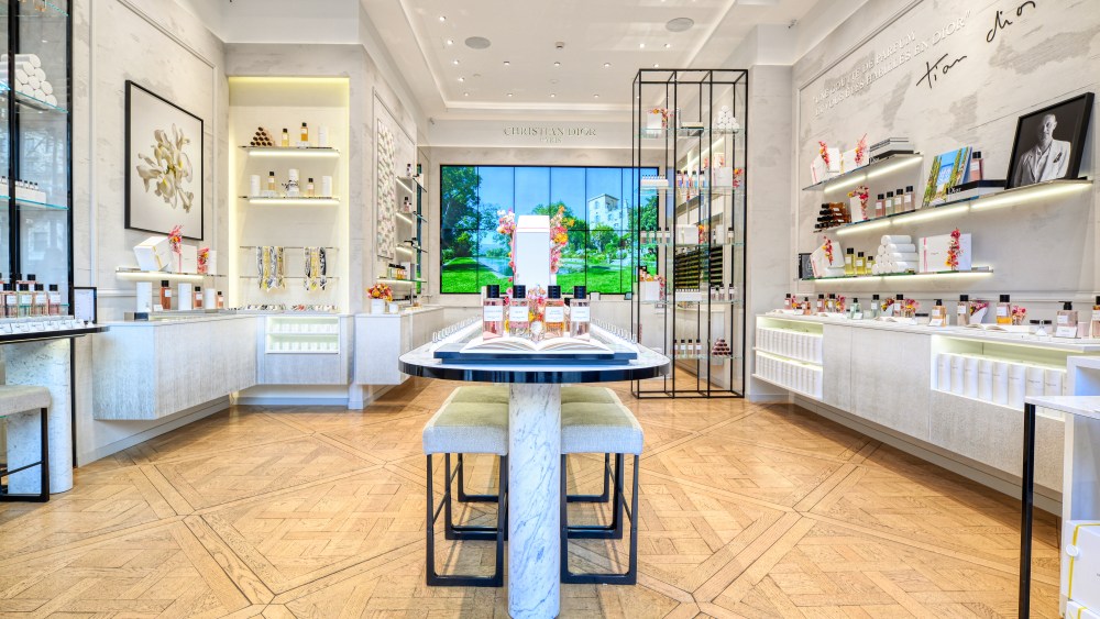 Dior's 3D virtual beauty boutique