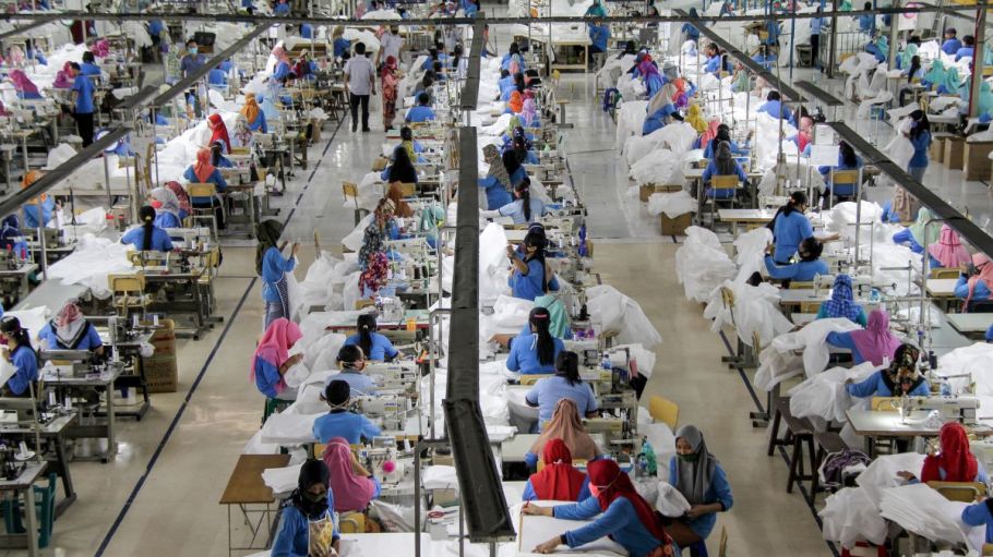 A new report from Verisk Maplecroft shows garment workers in Bangladesh are at extreme risk of both poverty and getting coronavirus.