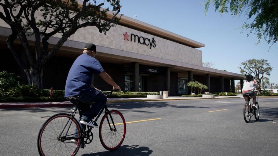 Macy's Inc. get the attention of Czech billionaire investor Daniel Křetínský, whose investment firm holds a 5 percent stake in the retailer.