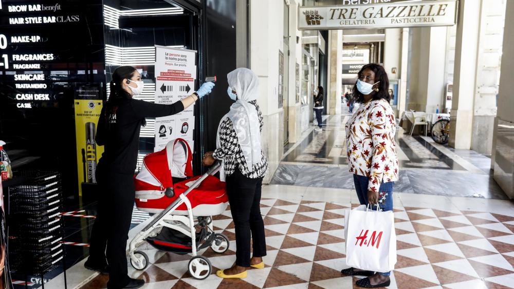 Shopping on the first day of reopening of the clothing stores after the lockdown due to the Coronavirus emergency in Milan, Italy, 18 May 2020. Several countries around the world have started to ease COVID-19 lock-down restrictions in an effort to restart their economies and help people in their daily routines after the outbreak of coronavirus pandemic.Coronavirus in Italy, Phase 2, Milan - 18 May 2020