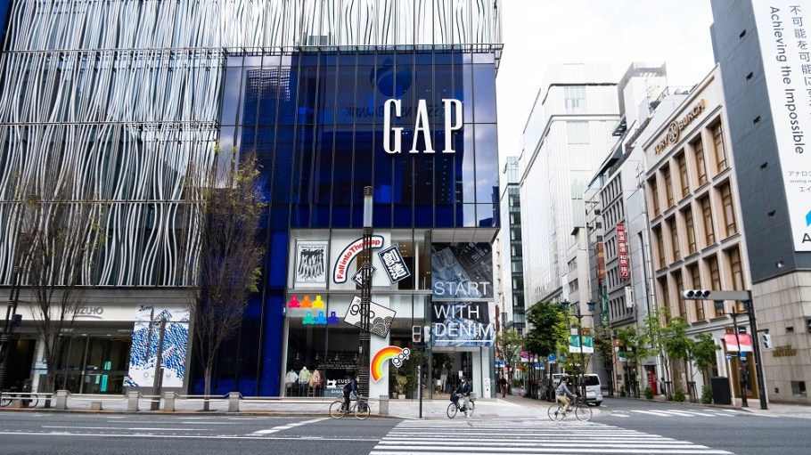 Online sales were a bright spot in a dismal quarter for Gap Inc., which posted a net loss of $932 million and a 43 percent sales decline.