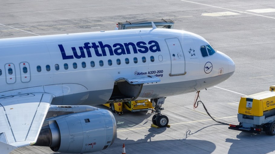 Global air freight demand plunged 27.7 percent in April compared to a year earlier–the sharpest decline ever recorded, IATA said.