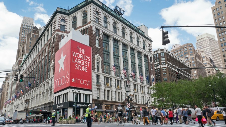 Macy's Inc. closes on $4.5 billion in new financing, comprised of new senior secured notes and a new asset-based lending facility.
