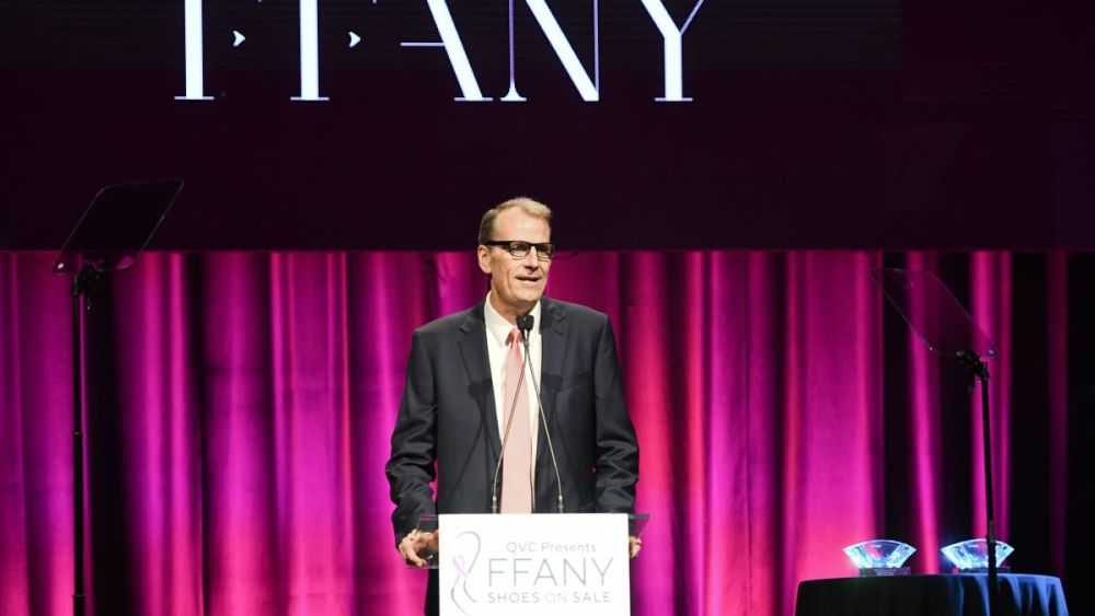 Fashion Footwear Association of New York will merge with the Footwear Distributors and Retailers of America, pending board approval.