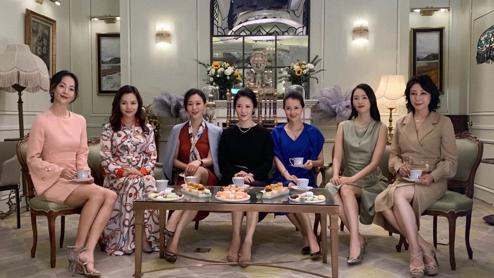 A group picture of Tai-tai gathering in the TV drama "Nothing But Thrity."