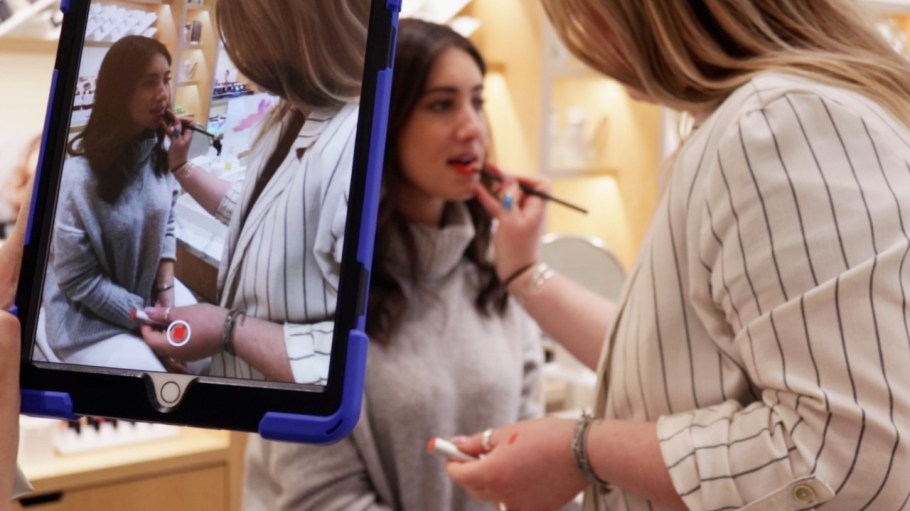 Hero's platform enables stores associates to assist online shoppers looking to learn more about a product before they decide to purchase.