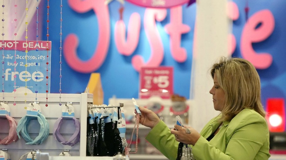 Bankrupt Ascena Retail Group aims to shut 1,600 stores and lay off a sizeable number of workers while moving Justice largely online.