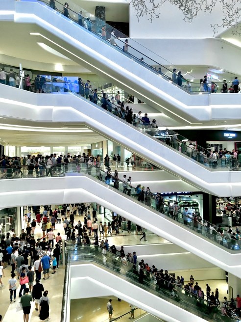 AI technology is the differentiator for retailers seeking to improve supply chain operations, especially post-COVID-19, RSR analysts say.