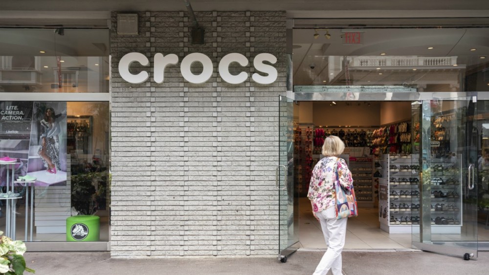 While revenues for footwear company Crocs dipped 7.6 percent to $331.5 million in Q2, net income increased 44.3 percent to $56.6 million.