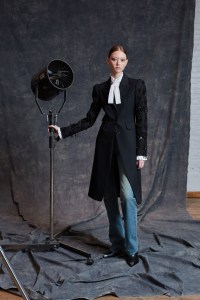 In a Zoom trunk show with Neiman Marcus clients, Kors recalled that, when in Dallas for his first trunk show for the store in 1982, he took a side trip to see the exhibit of Richard Avedon photos of the American West. Nearly four decades later, that region inspired KorsÕ pre-fall 2020 collection, and he modeled his look-book set to reference the photographerÕs work.