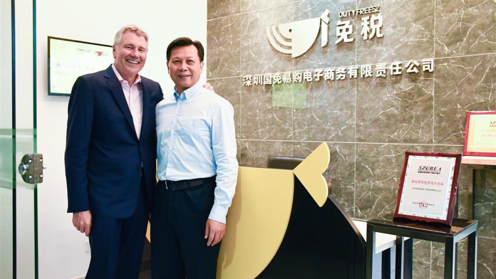 Ed Brennan, chairman and ceo at DFS Group with Shaoqun Chen, chaiman of Shenzhen Duty Free Group