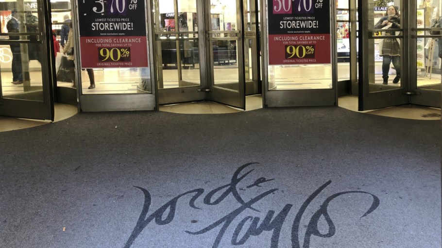 Bankrupt department store chain Lord and Taylor, in operation for 194 years, will close all stores and liquidate, a victim of Covid-19.