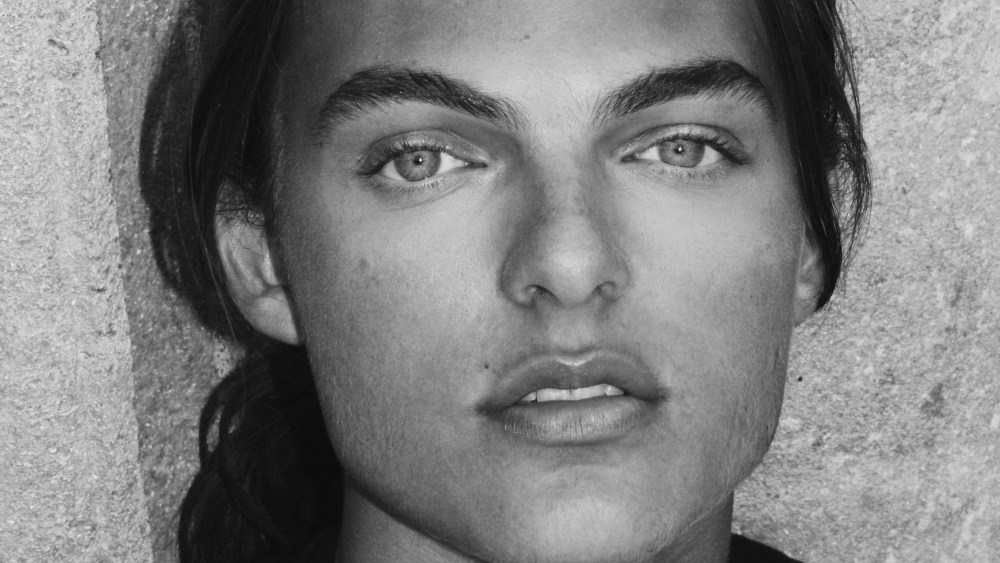 Elizabeth Hurley's Son Damian Signs With IMG Models
