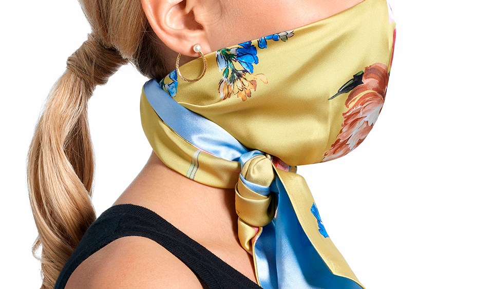 The face mask scarf hybrid by Bayland.