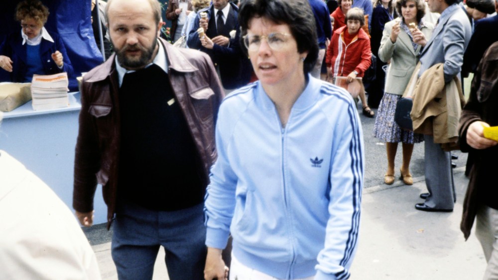 Billie Jean King arrives for the 1978 Wimbledon games at the All England Lawn and Croquet Club in Wimbledon, London on June 30,1978.