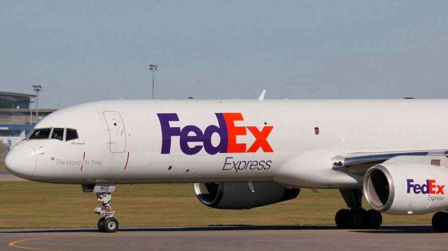 Global air freight markets showed improvement in August but remained slow amid insufficient air cargo capacity, IATA reported.