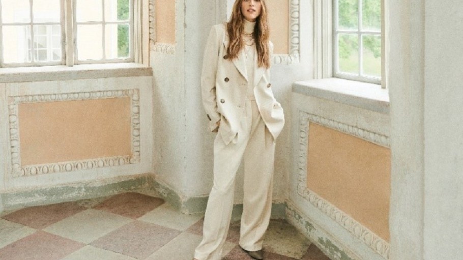 Hennes and Mauritz collaborated with Italian luxury brand Giuliva Heritage for timeless fashion pieces with a focus on sustainability.