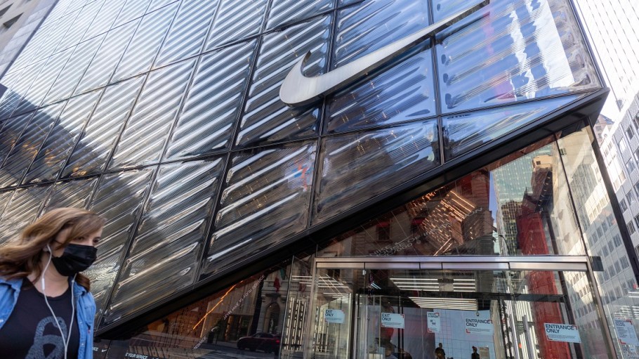 Nike had a strong reversal of fortunes in its first quarter after seeing a net loss of $790 million to close out fiscal 2020, with net income climbing to $1.52 billion, or 95 cents per share, from $1.37 billion, or 86 cents per share, a year earlier.