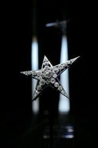 “Comet” brooch from the 1932 Chanel high jewelry collection “Bijoux de Diamants.”