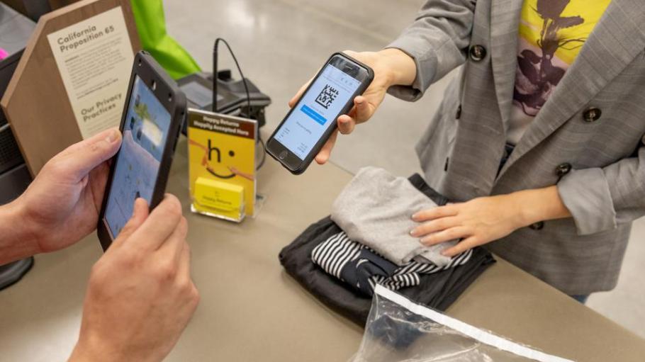 Retail Tech: Dressbarn Taps Happy Returns, Aptos Adds Mexico Customer