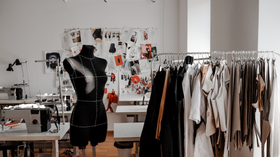 As fashion faces up to its excess inventory problem, manufacturers should consider offering the option of lower minimum order quantities.
