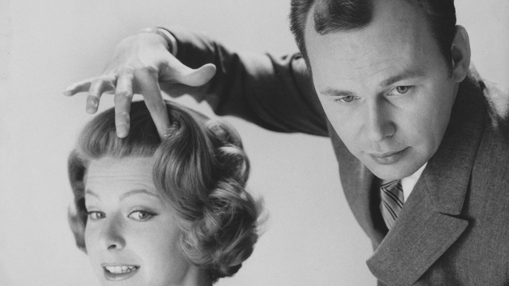 Kenneth Battelle at work with a client.