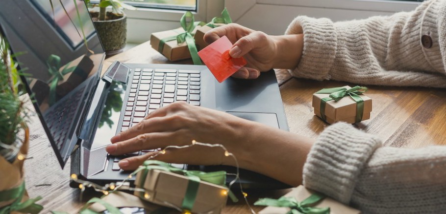 ACI Worldwide sees holiday e-commerce surging 27 percent, while commerce protection firm Signifyd finds a rise in digital shoplifting.