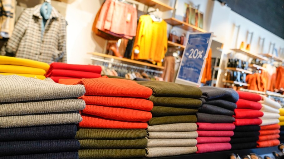 Indicating early holiday promotions and wavering consumer demand, retail apparel prices fell a seasonally adjusted 1.2 percent in October.