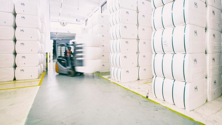The Lenzing Group suffered a net loss in the nine months through September and sales also declined, but the third quarter saw improvement.