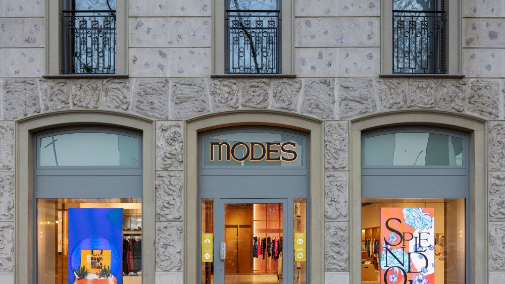 Modes' holiday windows in Milan.