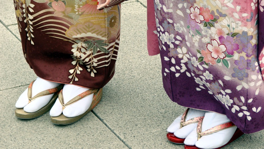 Japanese women in Tabi and Sori.